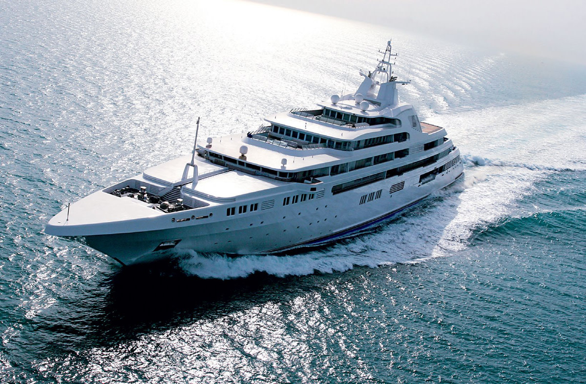 mlkyachts dubai yacht broker charter a yacht dubai superyacht broker3 - Service d'assurance pour les yachts de luxe Service d'assurance pour les superyachts